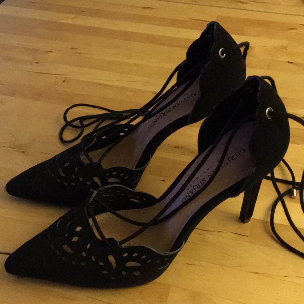 Women’s size 7 black high heel shoe